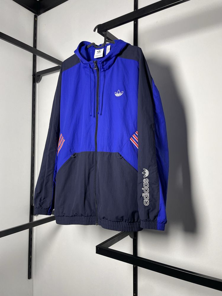 Куртка вітровка Adidas Розмір L як нова оригінал