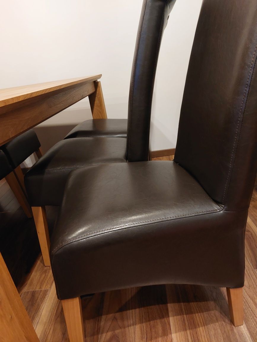 Stół z krzesłami - zestaw