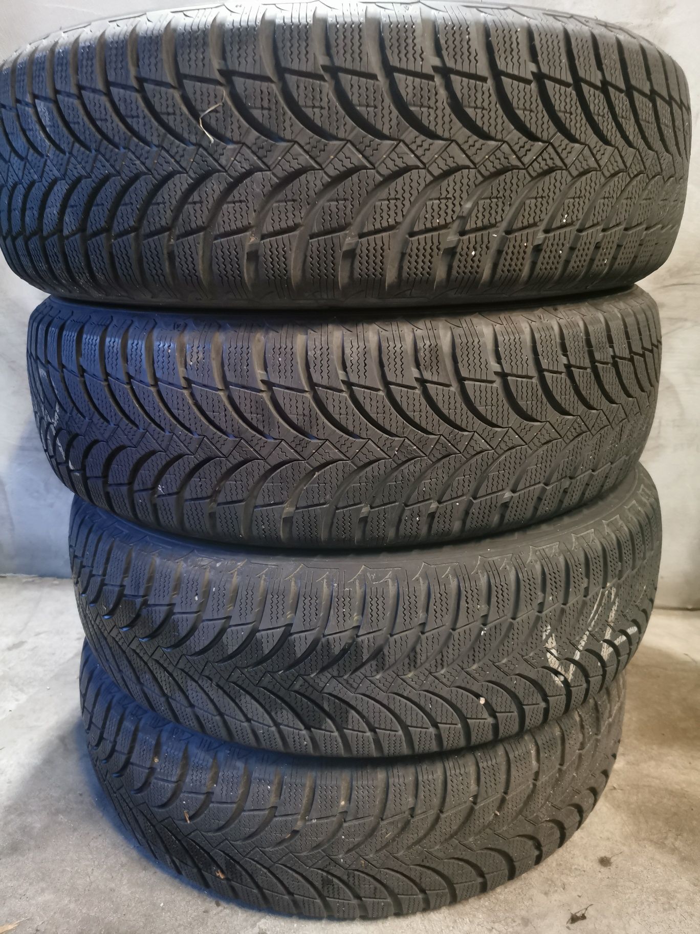 Opony zimowe 225/70/16r 103H super stan