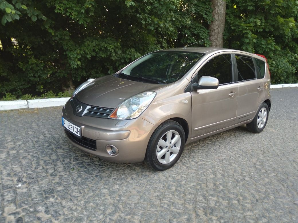 Продам Nissan Note з автоматичною КПП