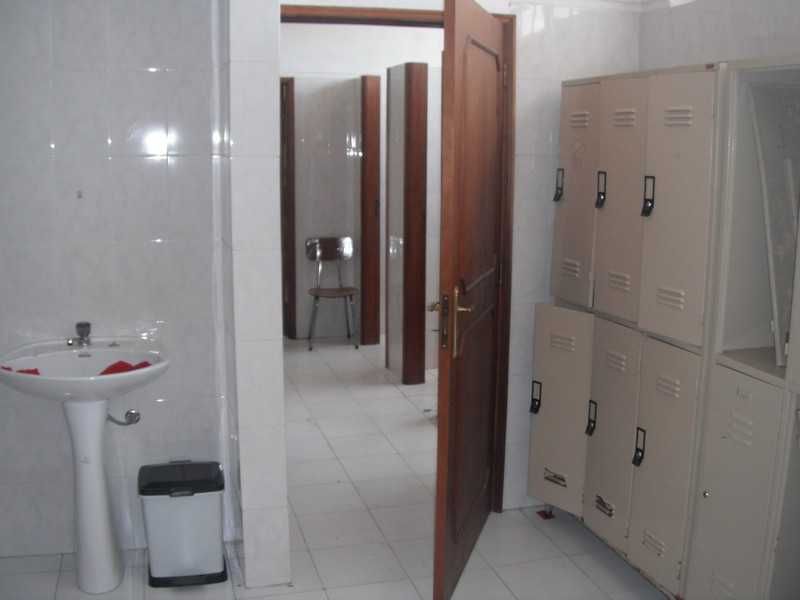Armazem com escritorios, balnearios, e wcs