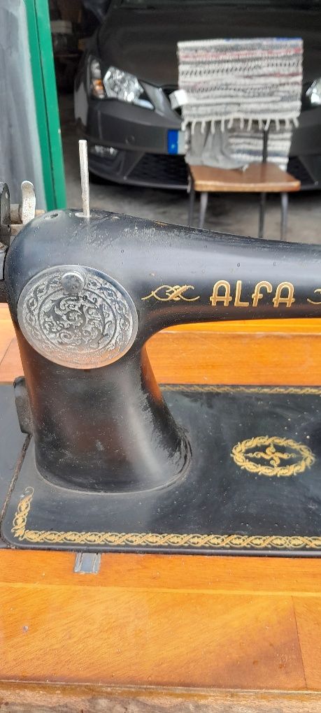 Máquina de costura alfa  antiga