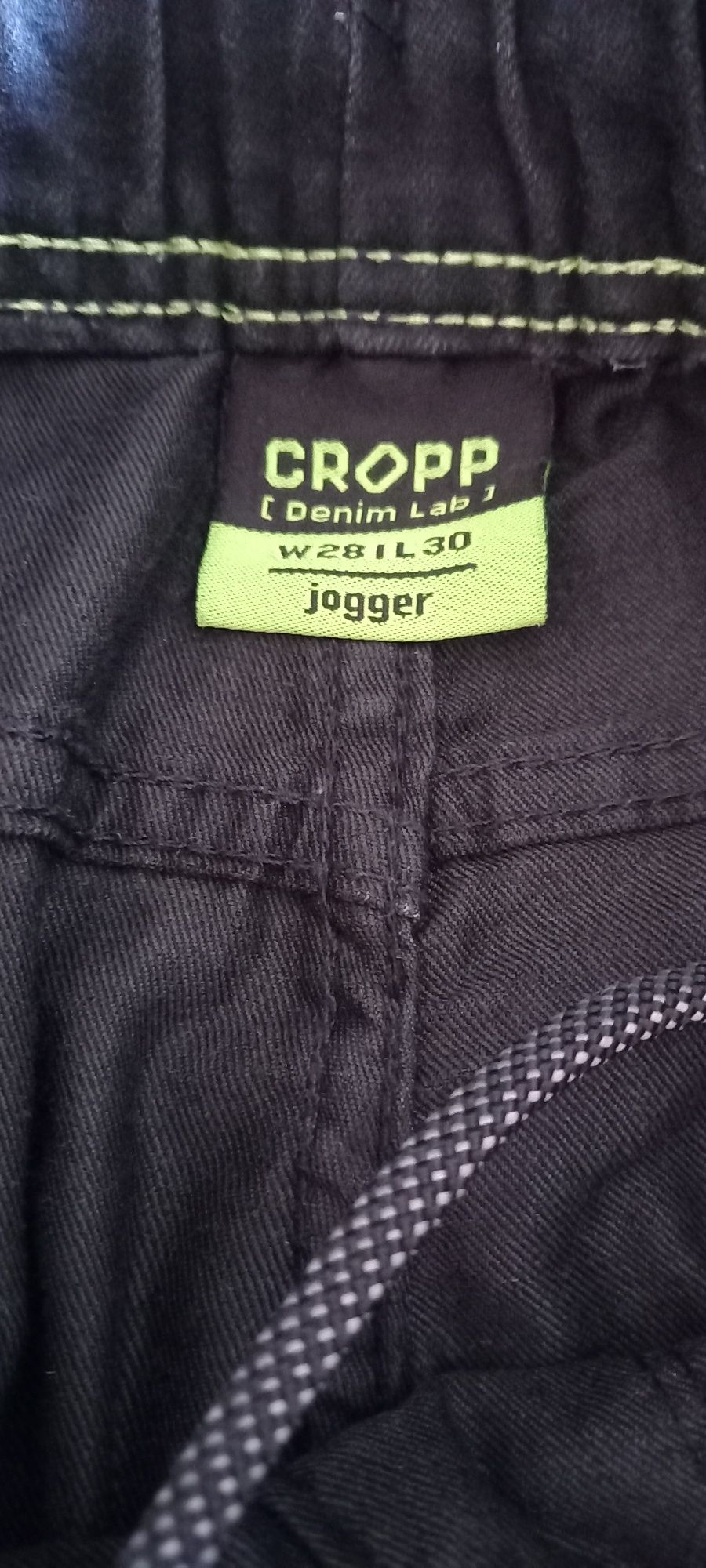 Spodnie młodzieżowe joggery Cropp W28 L30
