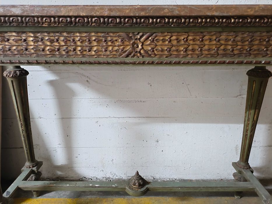 Credência Antiga em Talha e Pedra