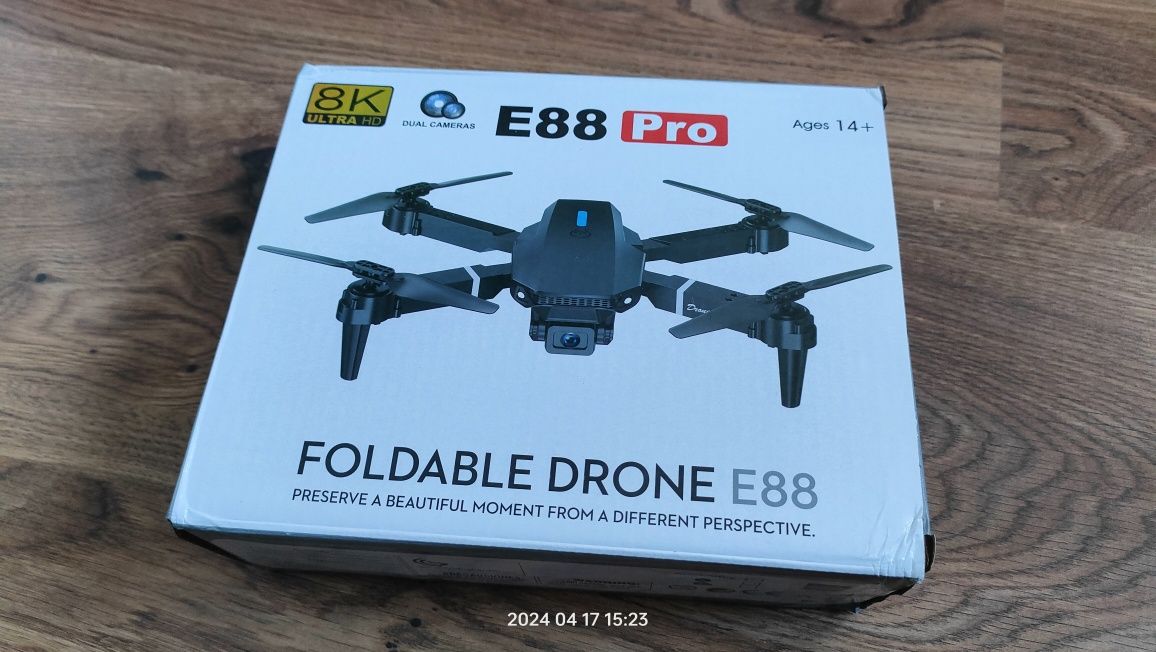 Dron E88 Pro kamera dwie baterie