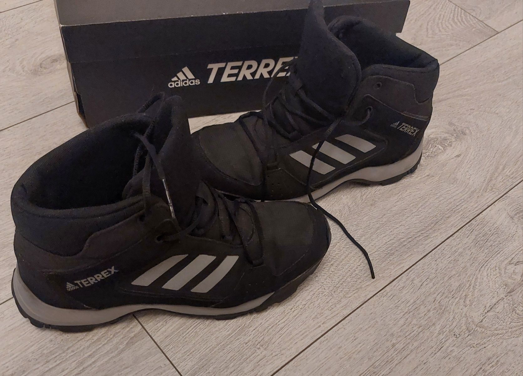 Buty Adidas Terrex roz 38 2/3
Wygodne, lekkie, trwał