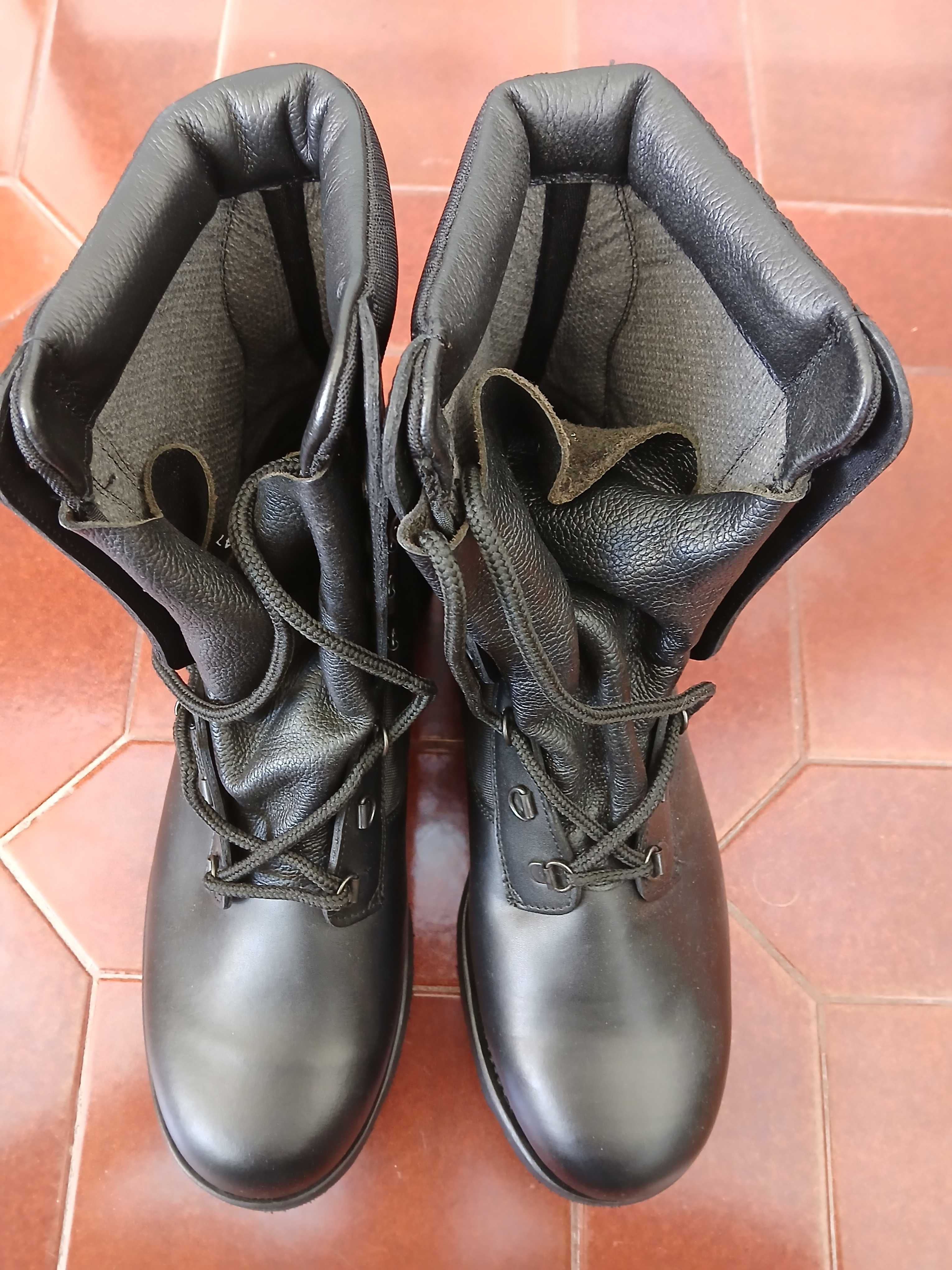 Botas militares (novas) n.°46