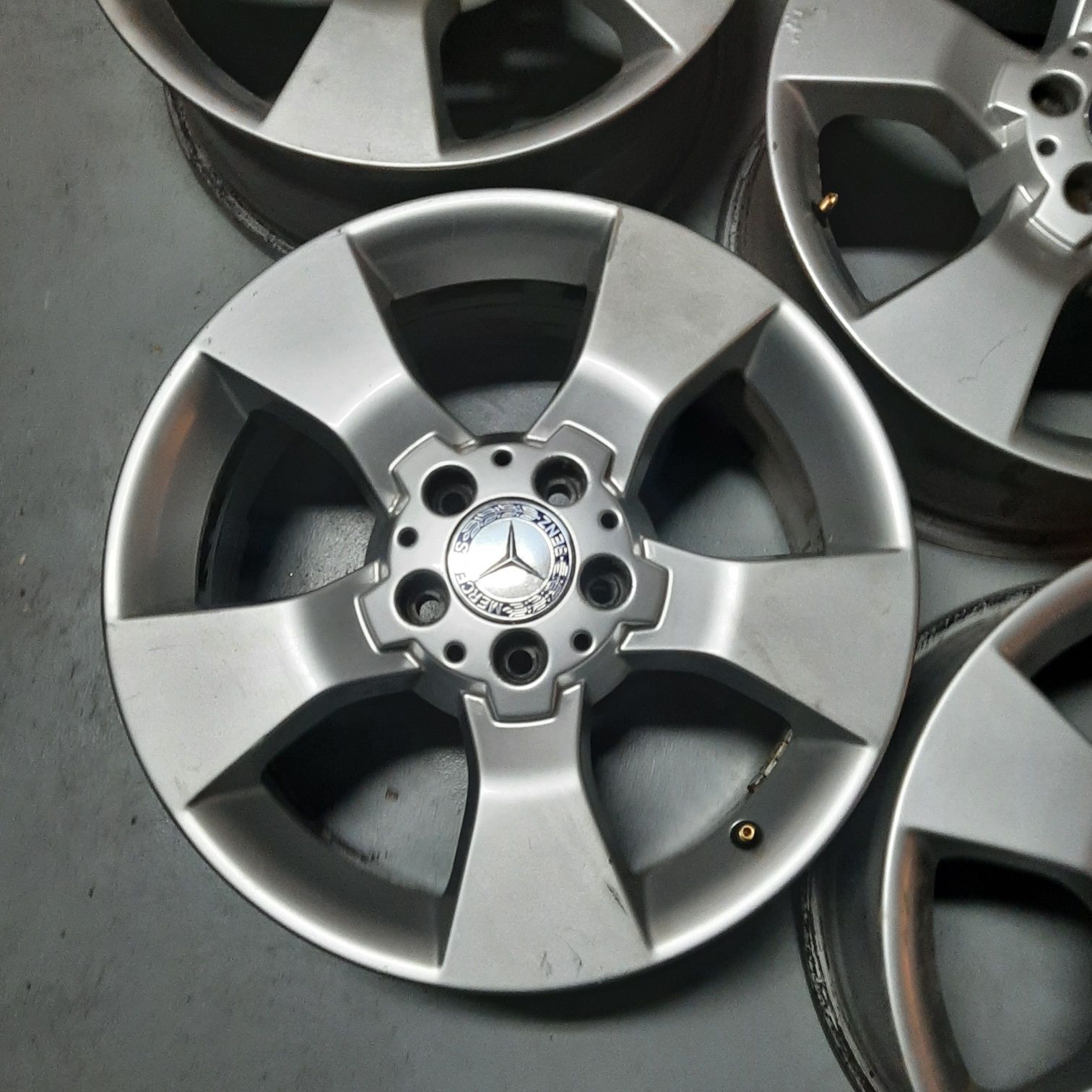 Oryginalne Felgi Aluminiowe Mercedes R17 5x112 7.5J ET 47.5