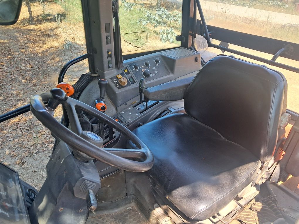Ford 6640 85 cavalos  com carregador frontal e alfaias