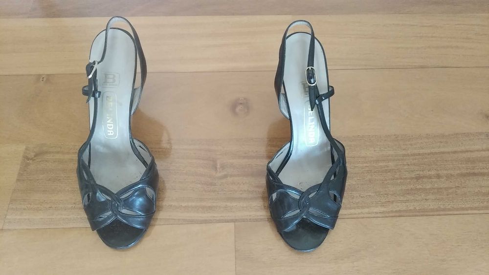 Sapatos em pele - bom estado