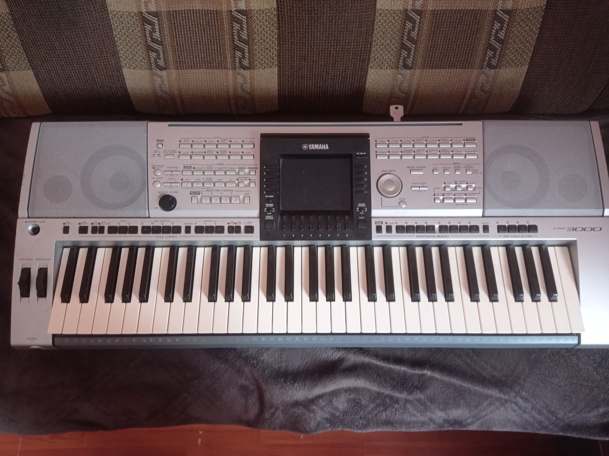 Продам Yamaha psr 3000