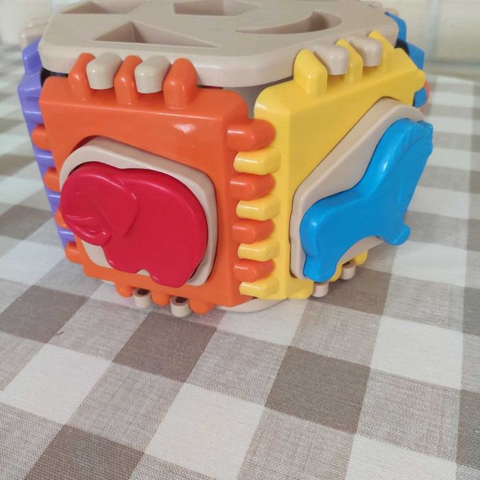 Розвиваюча іграшка сортер