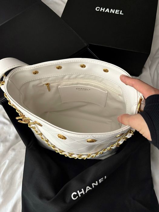 Сумка Chanel Chain Bucket Bag with Gold шкіра | біла, чорна