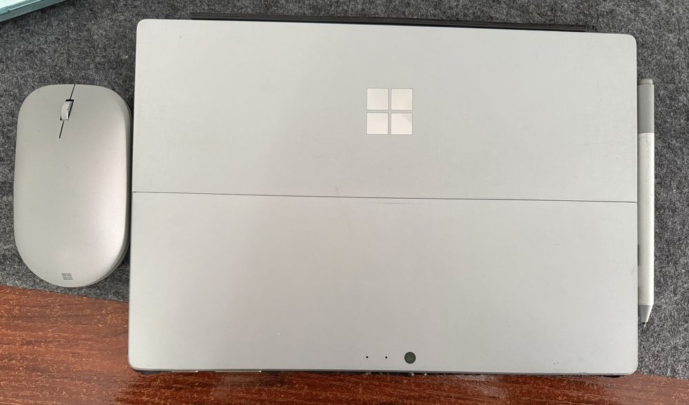Windows surface pro 5 c/pen, rato e teclado
