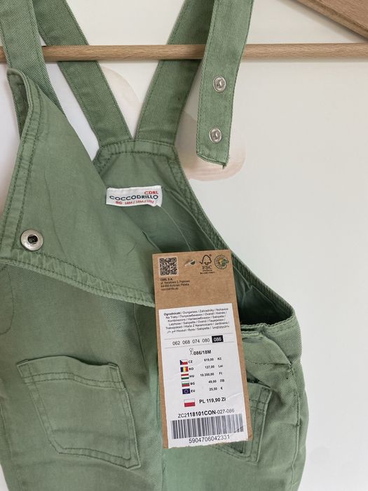 Spodnie jeansowe na szelkach Coccodrillo z metką