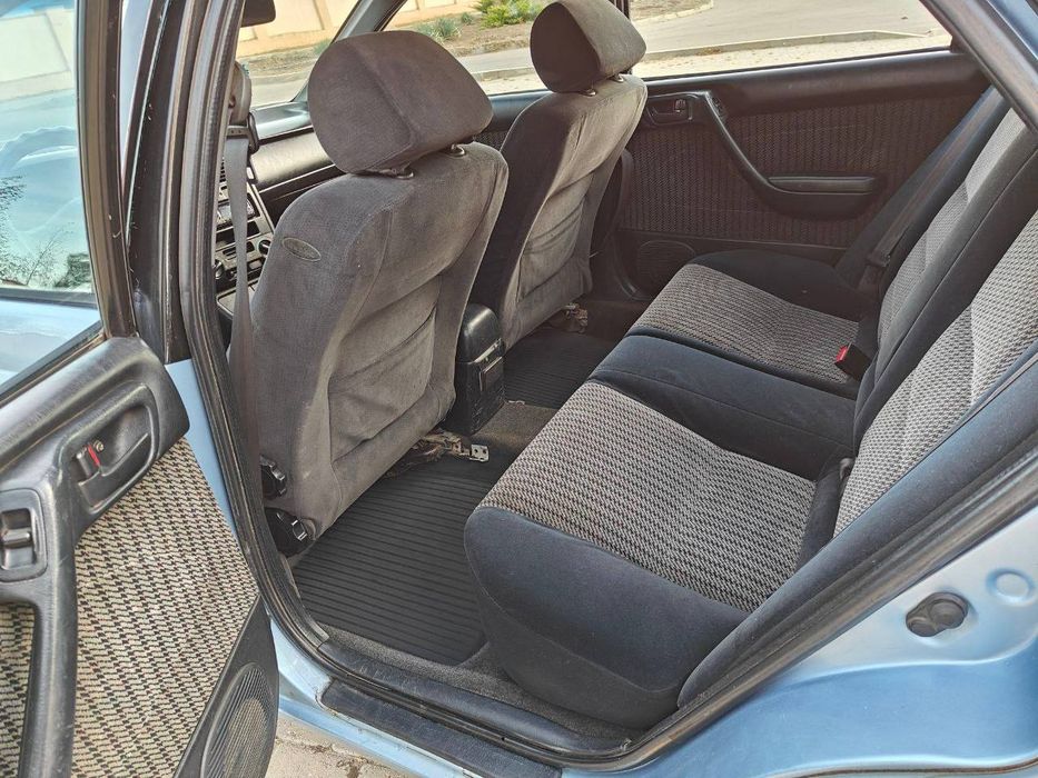 Продам машину Тойота Карина Е срочно