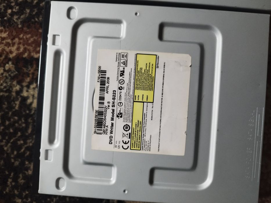 Dwa napędy DVD do PC