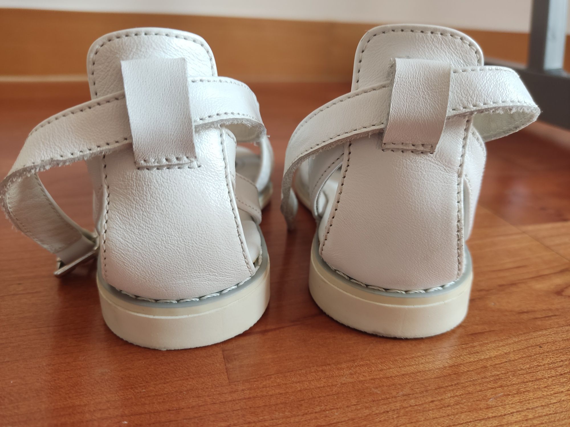 Sandalias menina Chicco 22