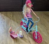 Lalka Barbie na rowerze