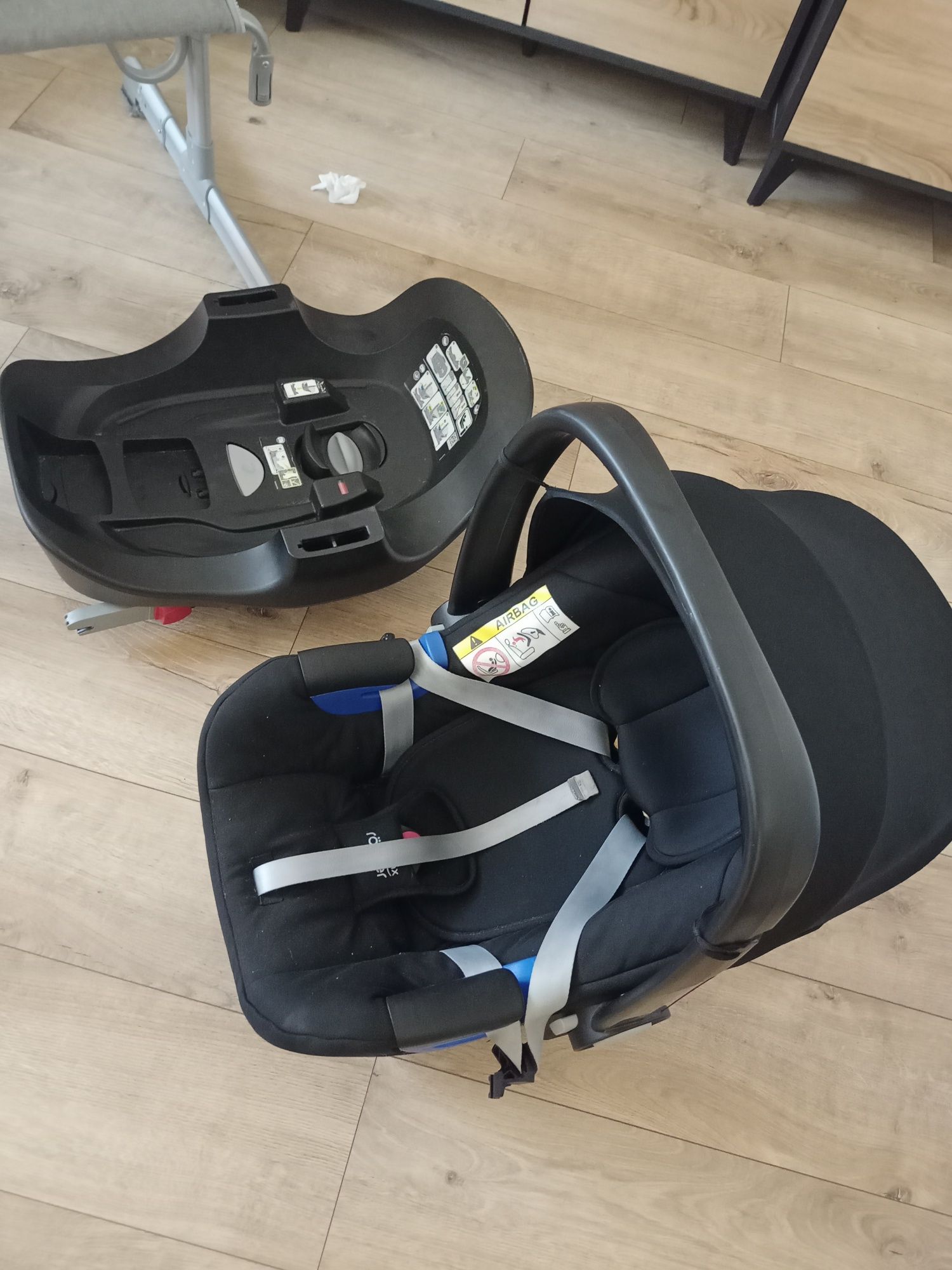Fotelik samochodowy z bazą ISOFIX