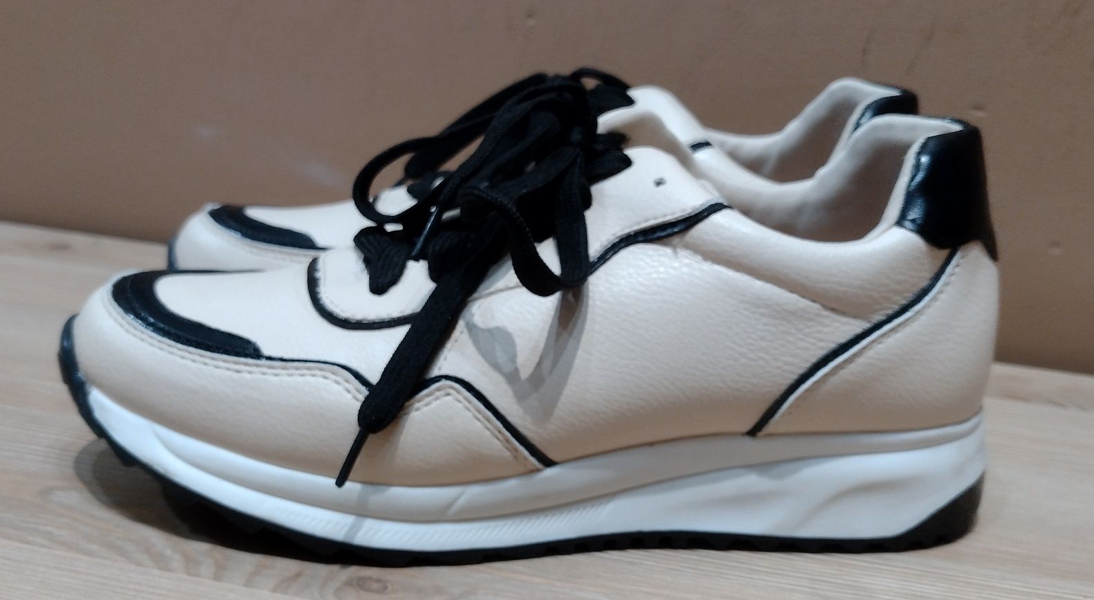 Skórzane adidasy rozmiar 39