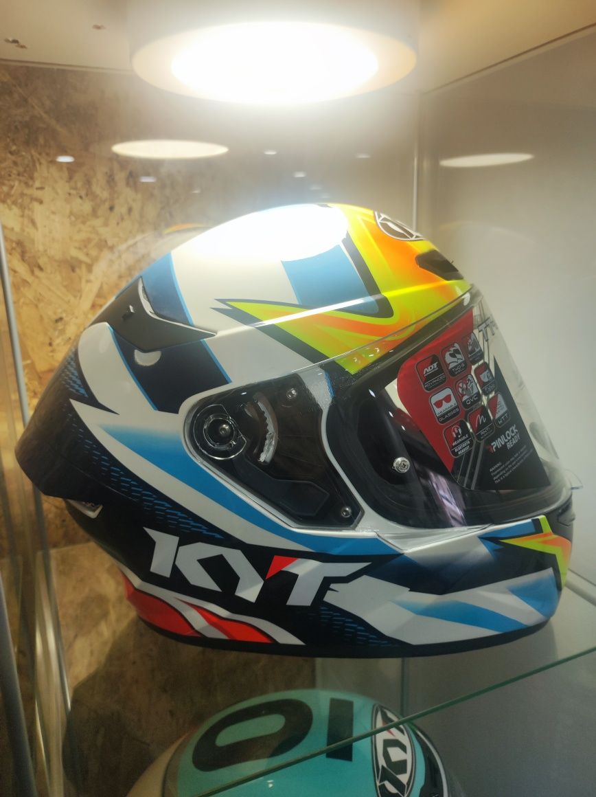 Capacetes KYT novos