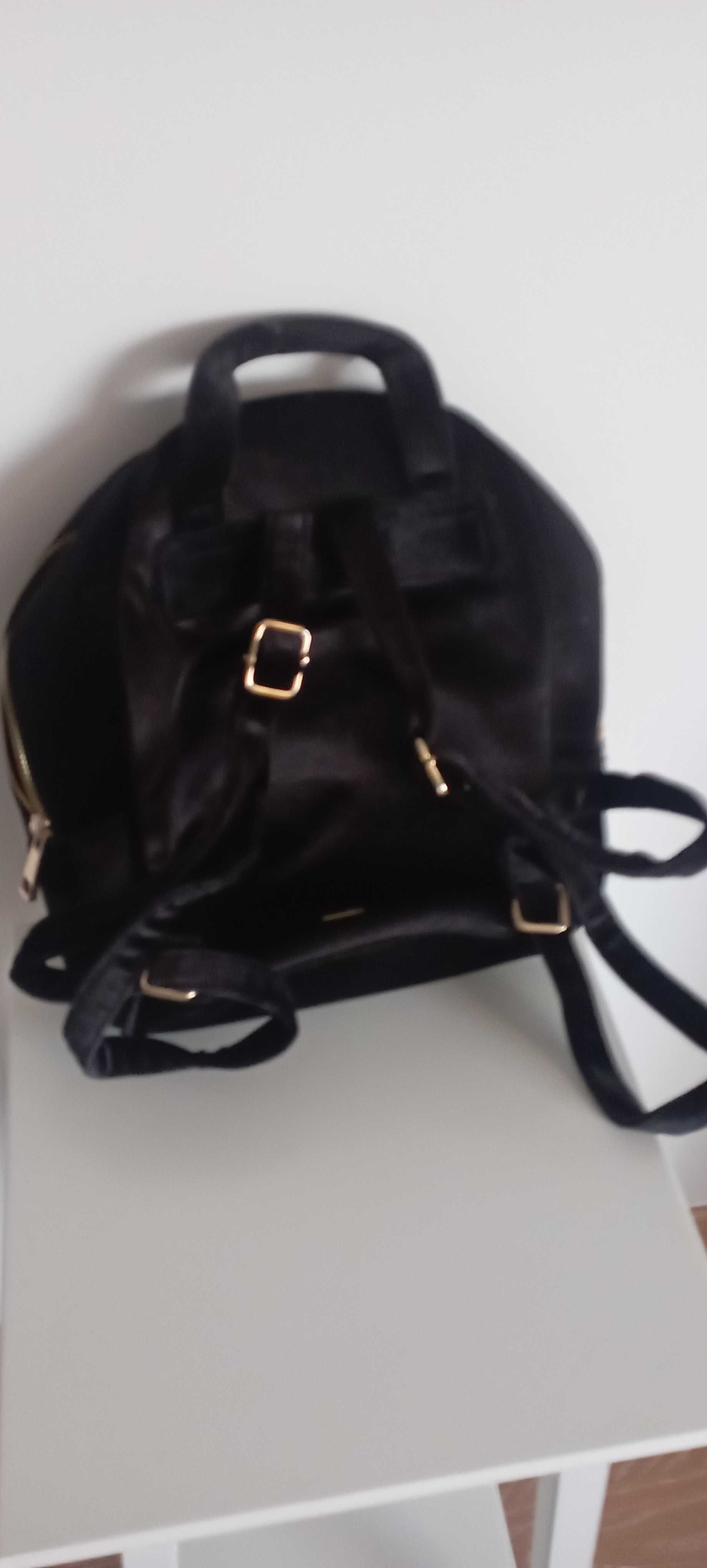 Mochila de senhora em veludo preto