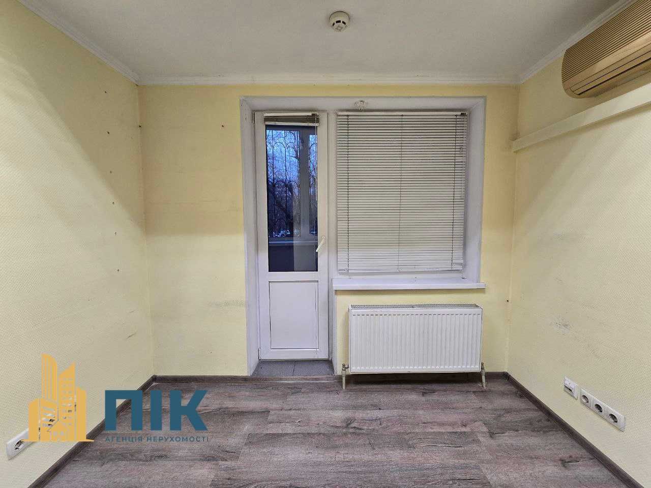 Без%  - Продаж - трикімнатна квартира - вул. Урицького, 32