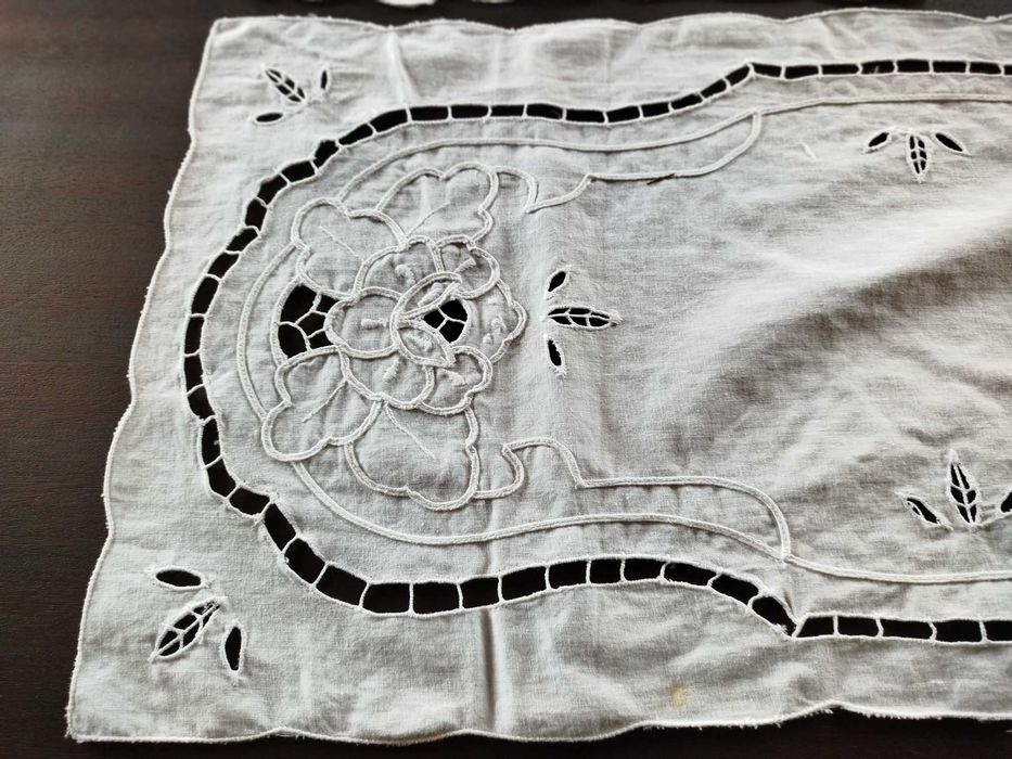 Conjunto de quarto bordado a máquina