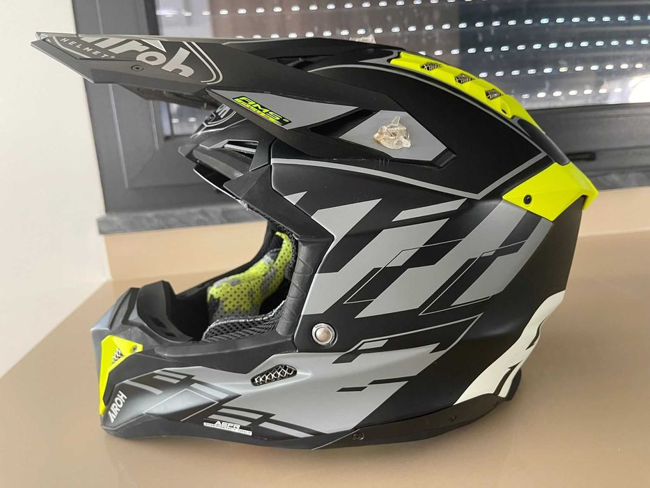 Capacete AIROH Aviator 3 Glory Yellow Matt