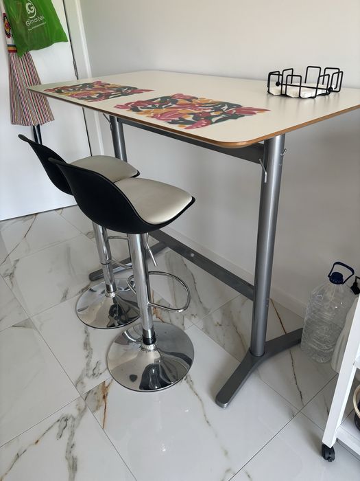Conjunto mesa + 6 cadeiras