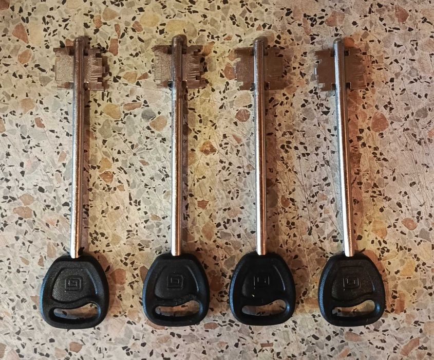 Замок накладной сувадальный Гардиан 20.07 (правый)