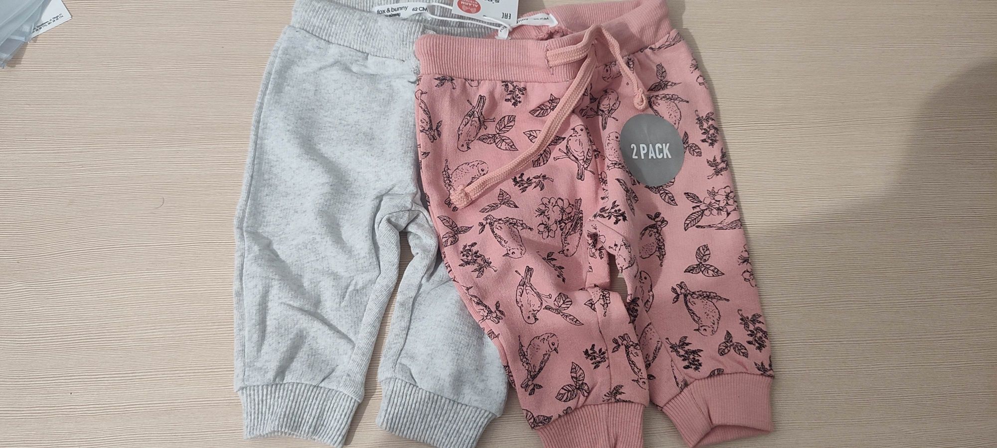 Spodenki dla niemowlęcia rozmiar 62 marki Fox & Bunny