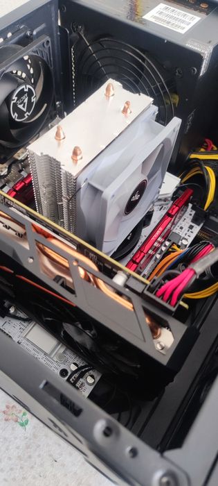 Mini PC/RX570 4GB/TPM 2.0/Xeon E5 2680v4/8GB DDR4/Fonte 600W 80+