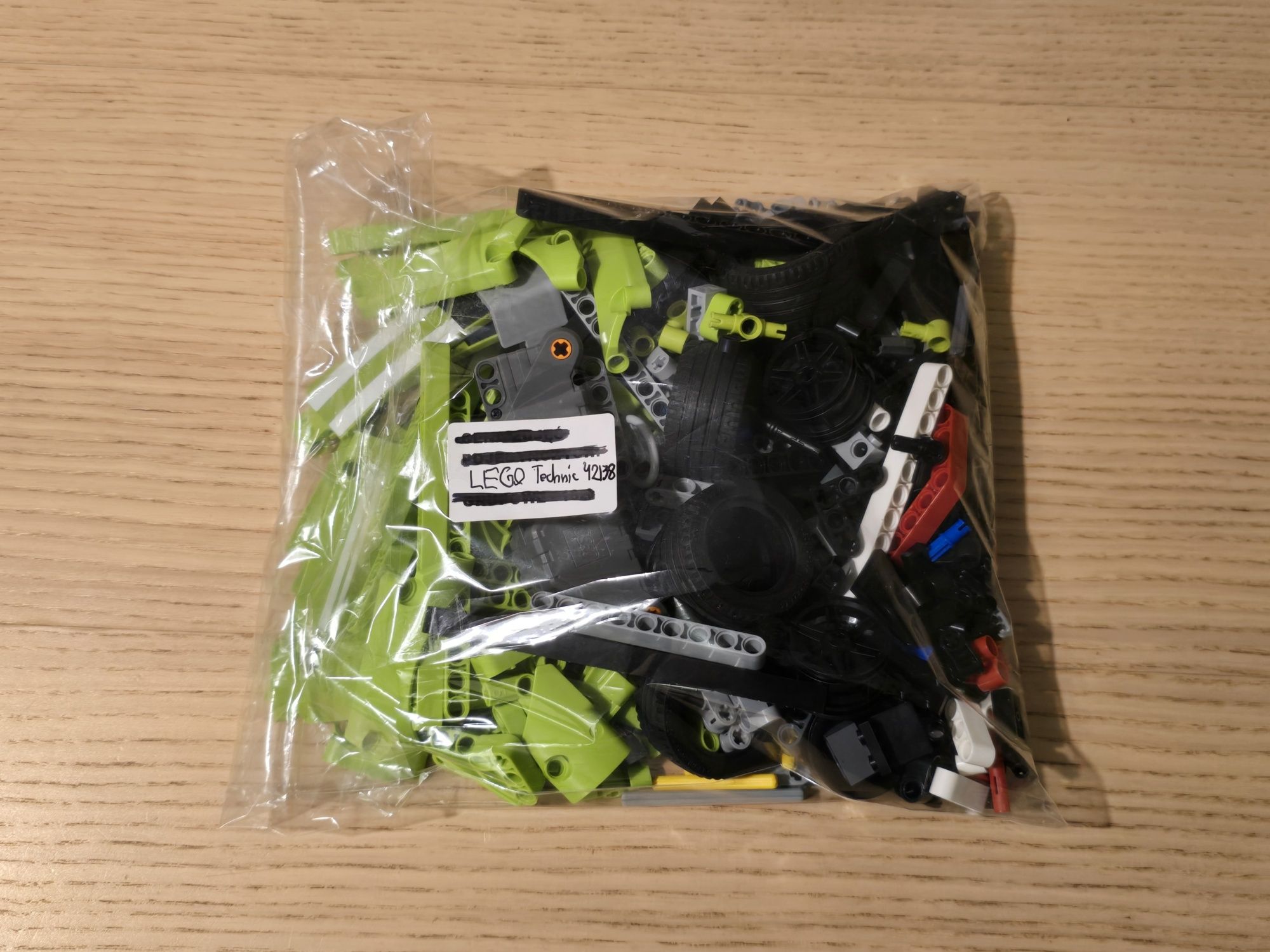 Zestaw LEGO Technic 42138 - Ford Mustang Shelby GT500 PULL BACK.