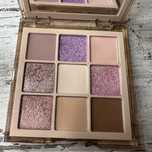 Huda Beauty eyeshadow palette nude light