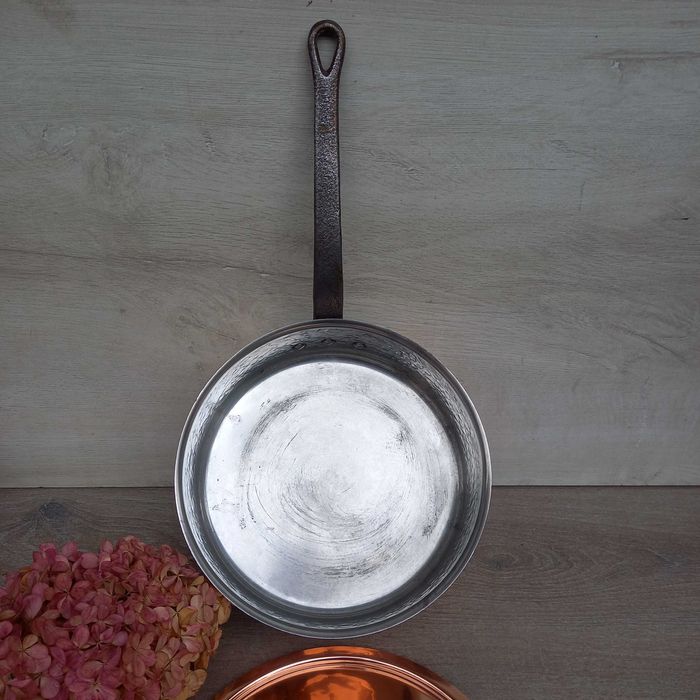 Miedziana patelnia z pokrywką grube dno - sygnowana