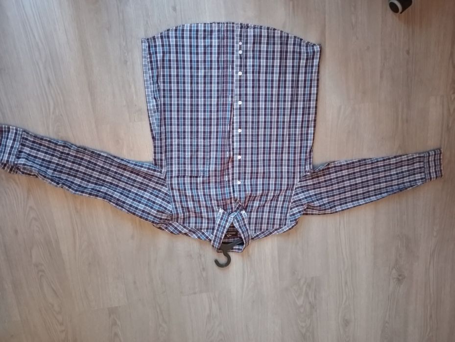 Conjunto de camisas aos padrões