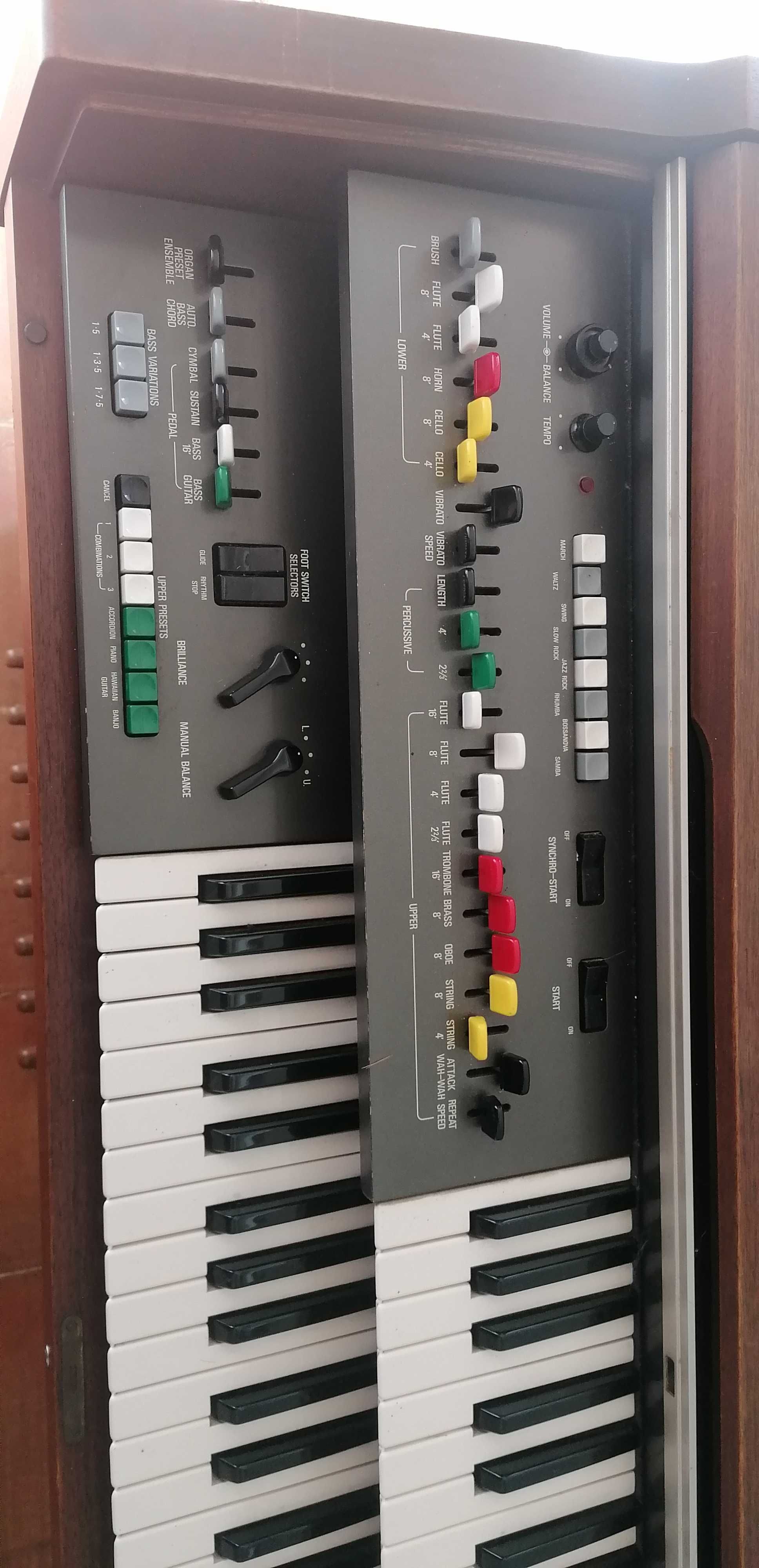 Órgão Yamaha Electone EK-20 com coluna Rotary Reverb