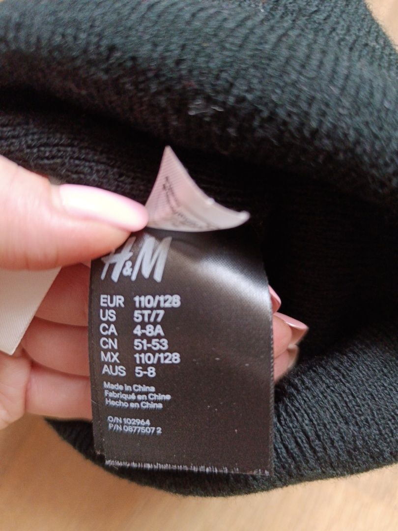 Шапка H&M на дівчину