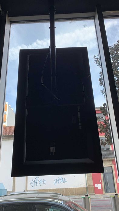 TV LG 49” Alta Luminosidade (2.500 nits) para Vitrine