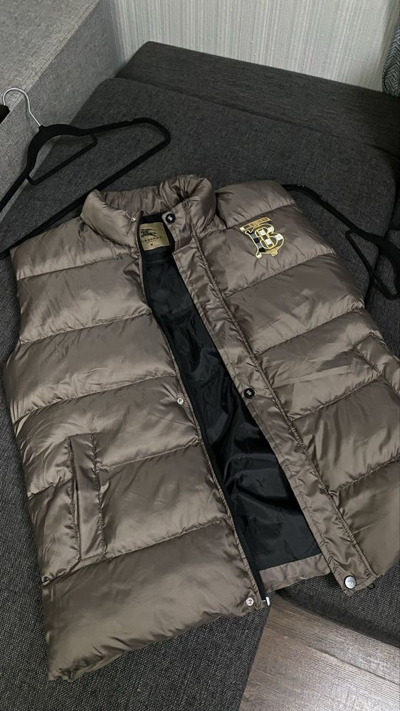 Чоловіча жилетка burberry оригінал ! Стан нової !