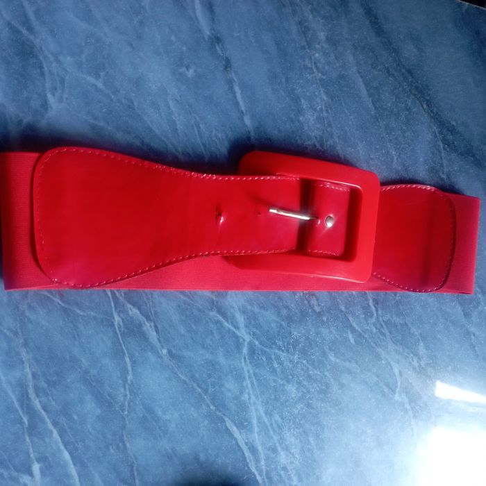 Продам ремні жіночі.