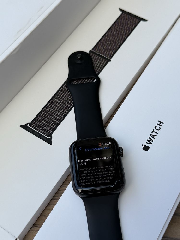 Apple watch SE 44mm space gray