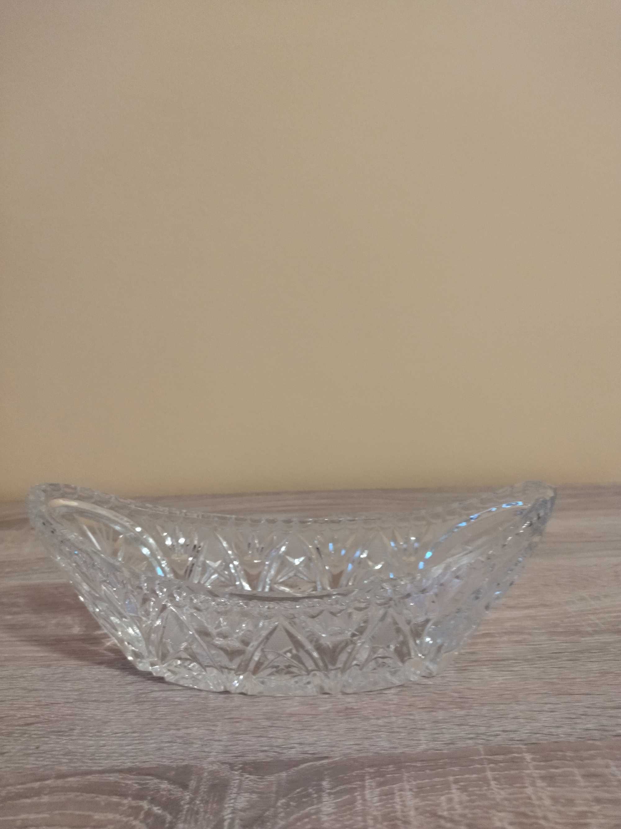 Kryształ w kształcie łódeczki