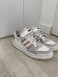 Adidas forum beżowo białe