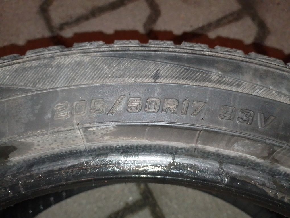 Sprzedam 2 opony wielosezonowe 205/50 R17