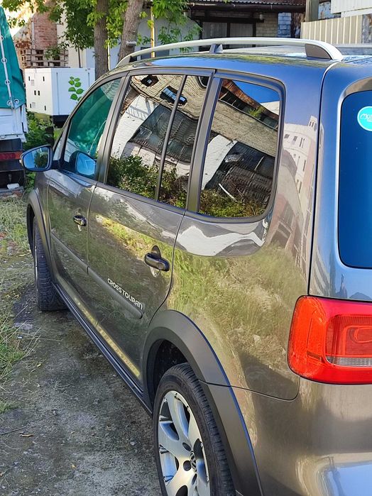 Volkswagen Touran Cross