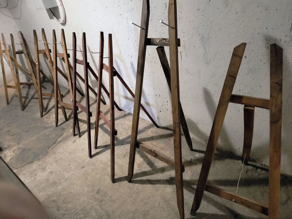 Stelaż pod wieniec pogrzebowy, 8 szt=160 zł