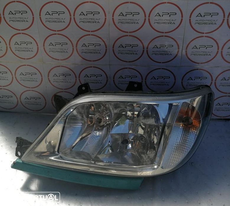 Ótica esquerda Mercedes Sprinter de 2003.